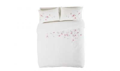 Komplet pościeli Home Embroidered Petals od £7.50