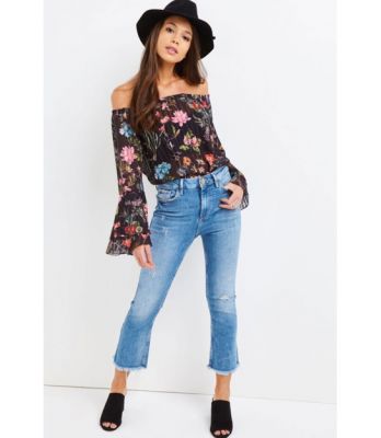 Bluzka Girls On Film Black Floral Bardot Top za £6.40